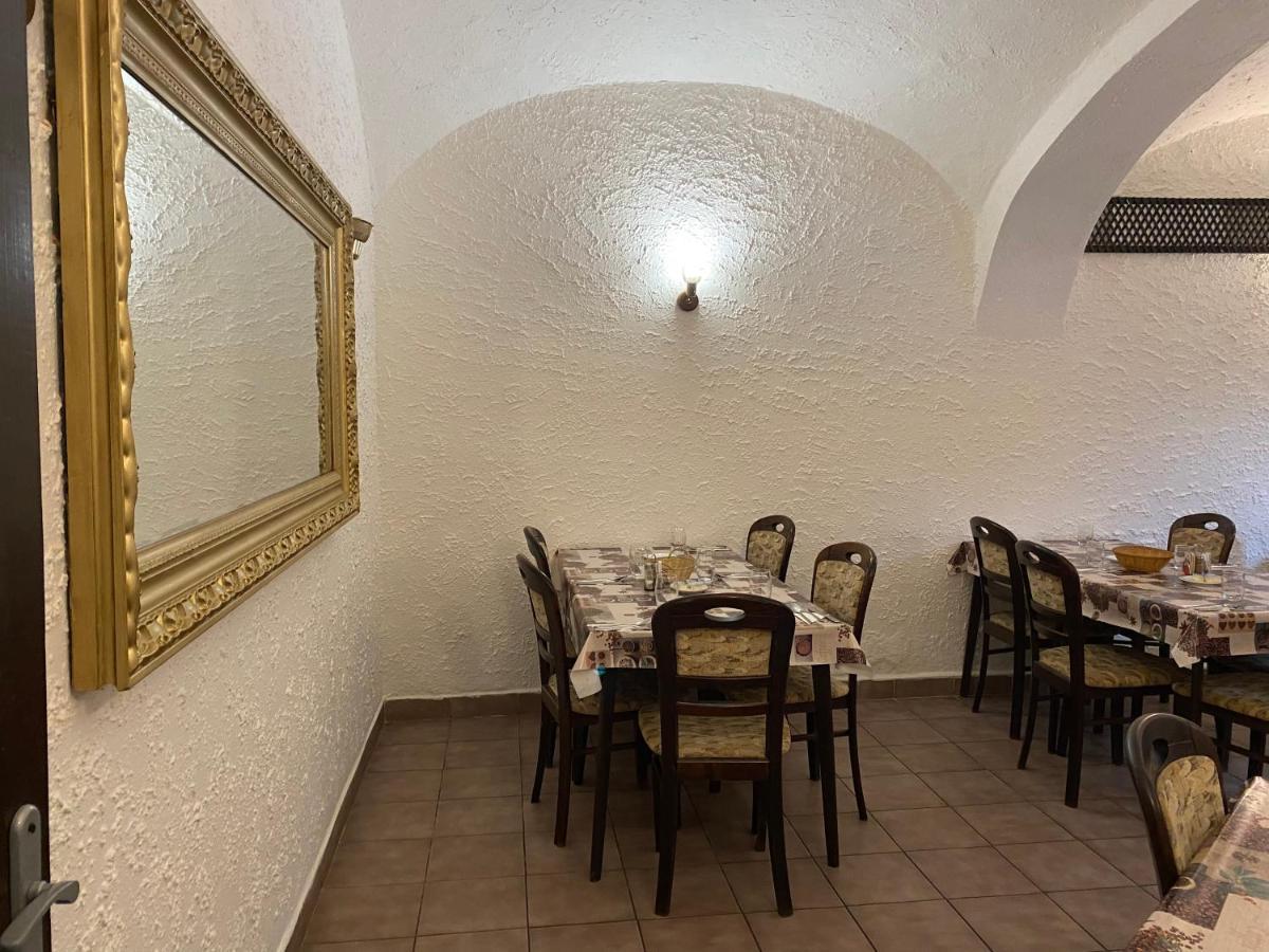 Restaurant Motel Hana Barbara Gastro Sro Ostretin Exteriör bild